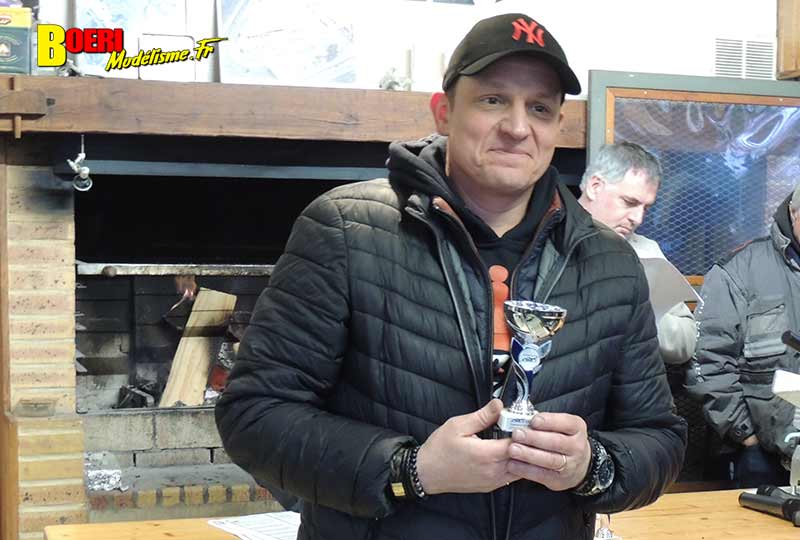 1ère cf piste 1/8 thermique classique et brushless électrique à evry club mrte les 12 et 13 mars 2022
