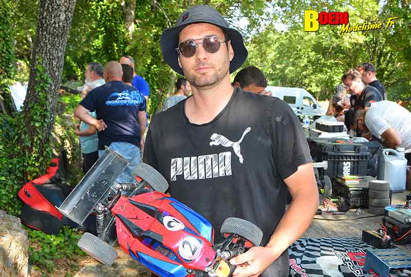 course tt 1/8 thermique et brushless à Lacoste au club aspomola le 15 mai 2022