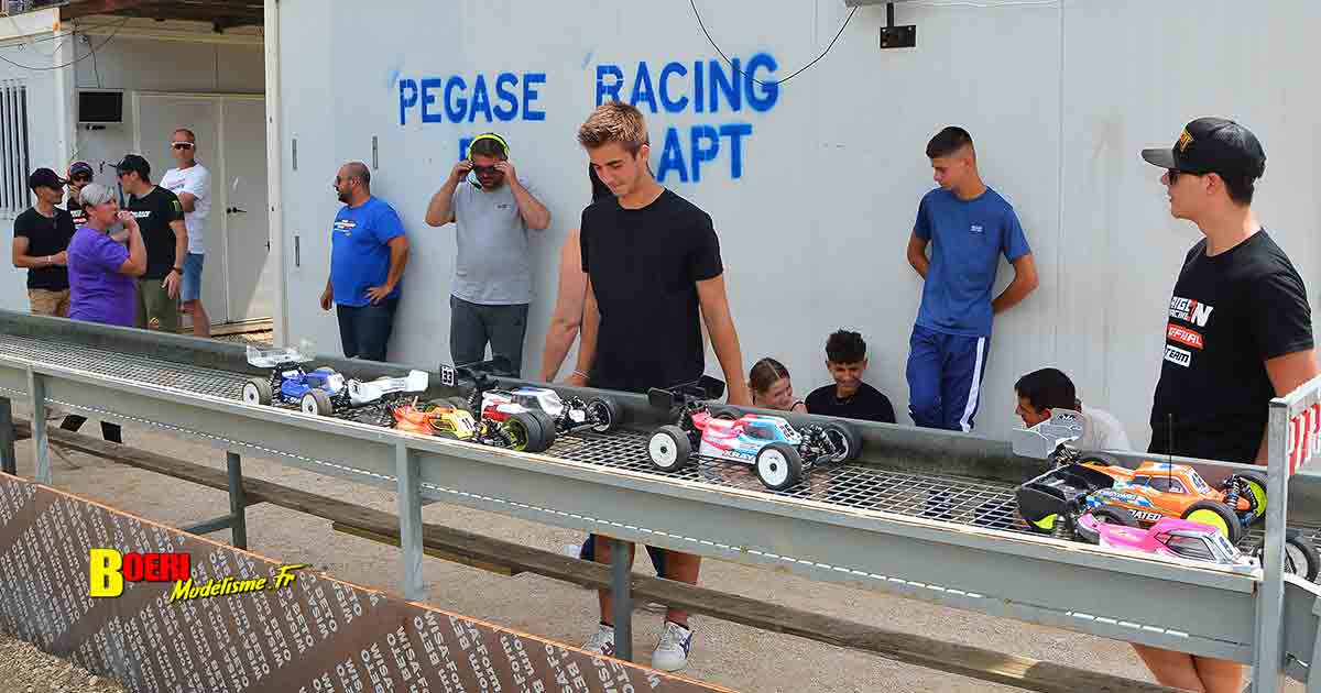 challenge 100% rc 1/8 thermique et électrique à apt club pegase rc racing avec yannick aigoin et maxime noble