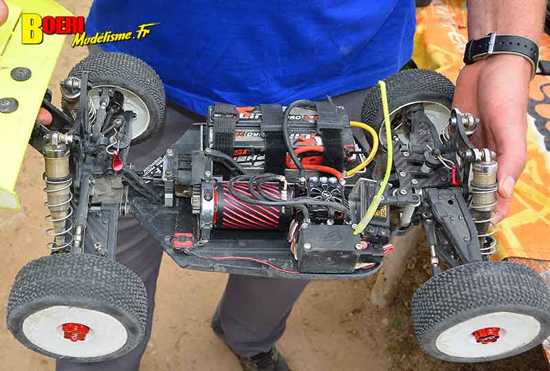 course voitures rc TT 1/8 thermique et électrique à Lacoste club aspomola le 7 avril 2024