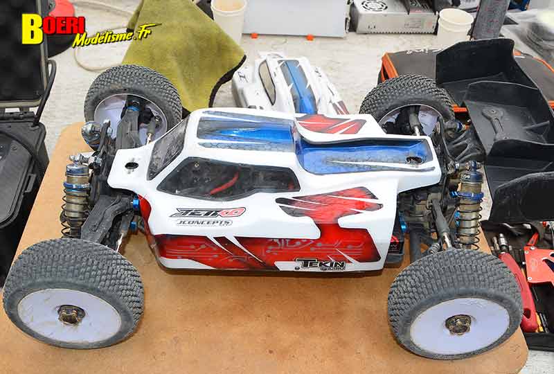 course voitures rc TT 1/8 thermique et électrique à Lacoste club aspomola le 7 avril 2024