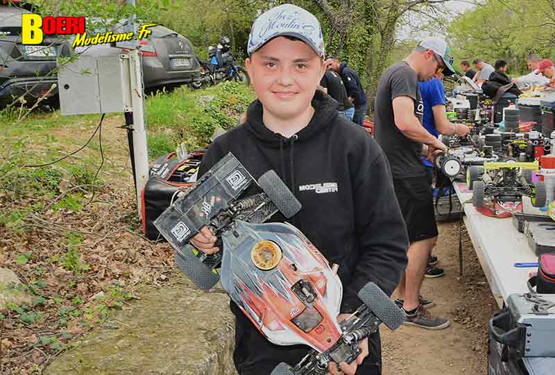 course voitures rc TT 1/8 thermique et électrique à Lacoste club aspomola le 7 avril 2024