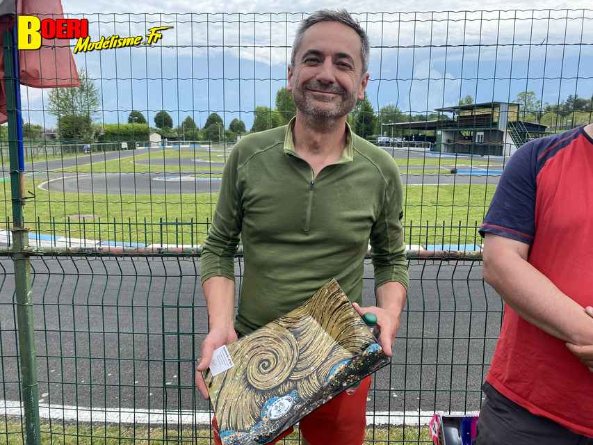 cf piste 1/8eme thermique 4x4 à Aulnay club rsma93 les 11 et 12 mai 2024 gagnée par Maxime Ripoll 