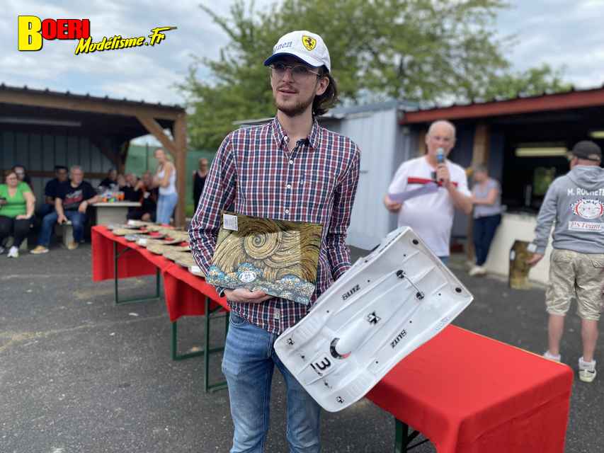 cf piste 1/8eme thermique 4x4 à Aulnay club rsma93 les 11 et 12 mai 2024 gagnée par Maxime Ripoll 