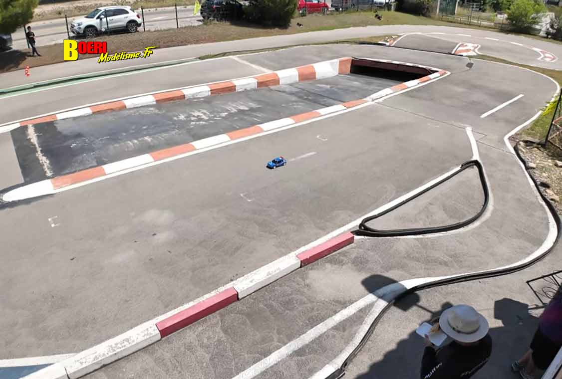 on upgrade la Tamiya Peugeot 306 Maxi 1/10 électrique référence 58746