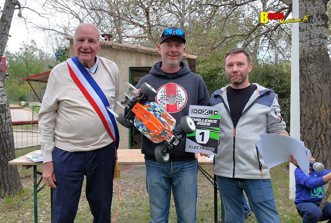 finale du challenge 100% RC de voitures radiocommandées TT 1/8 à Pertuis les 27 et 28 septembre 2025 