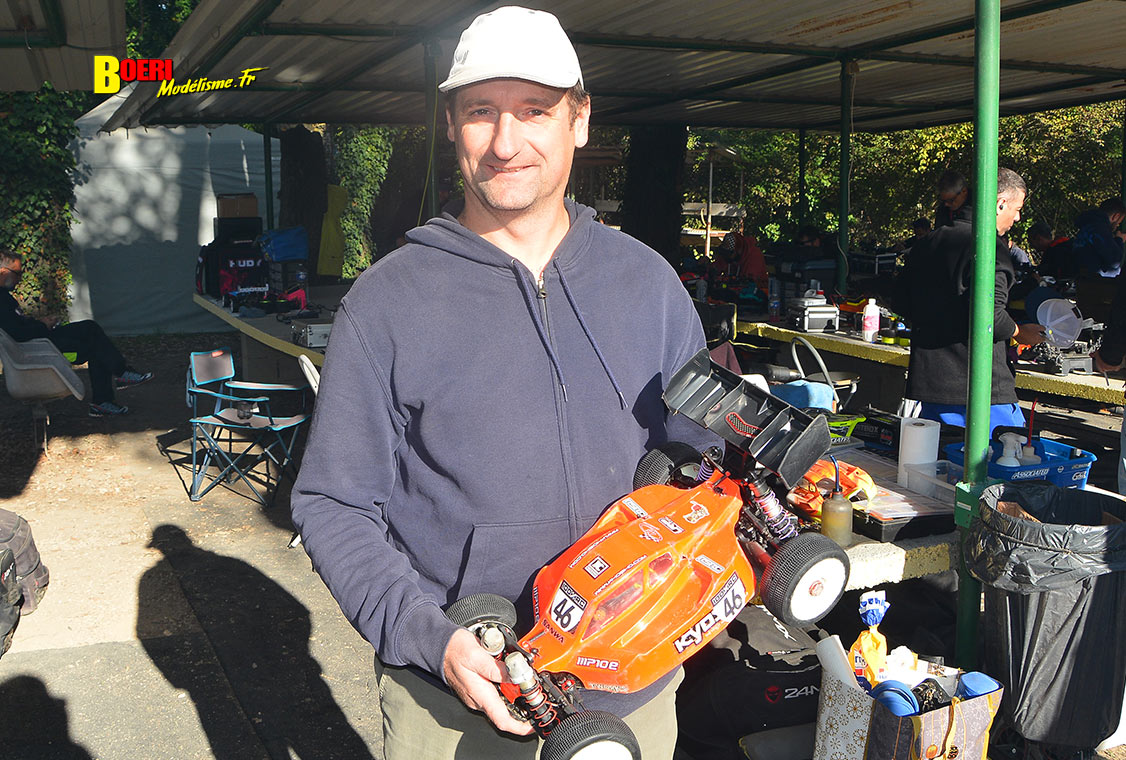 finale du challenge 100% RC de voitures radiocommandées TT 1/8 à Pertuis les 27 et 28 septembre 2025 