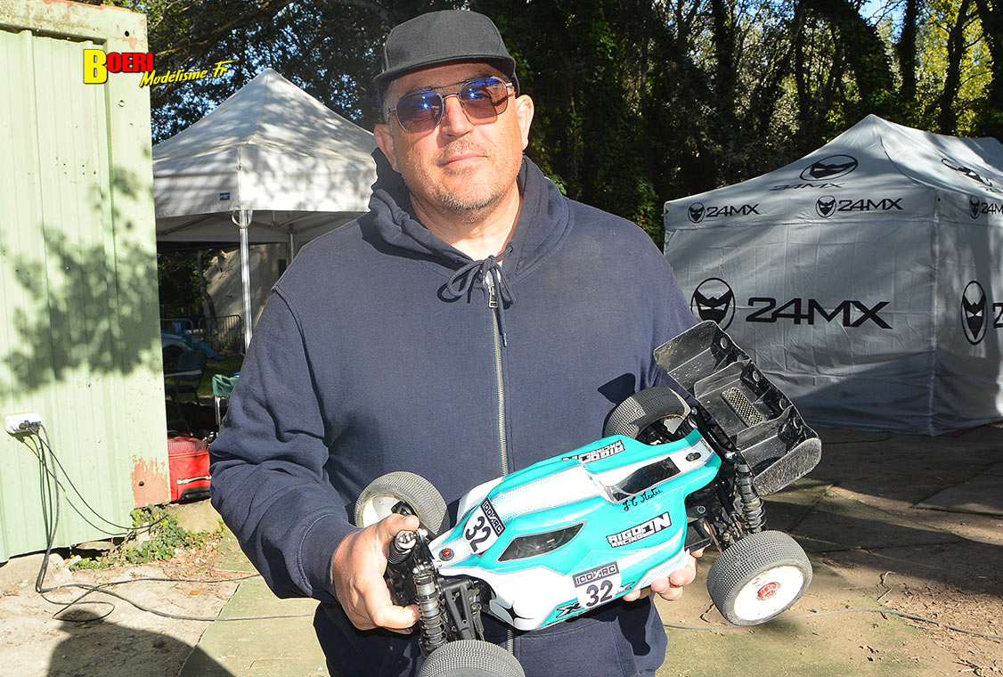 finale du challenge 100% RC de voitures radiocommandées TT 1/8 à Pertuis les 27 et 28 septembre 2025 
