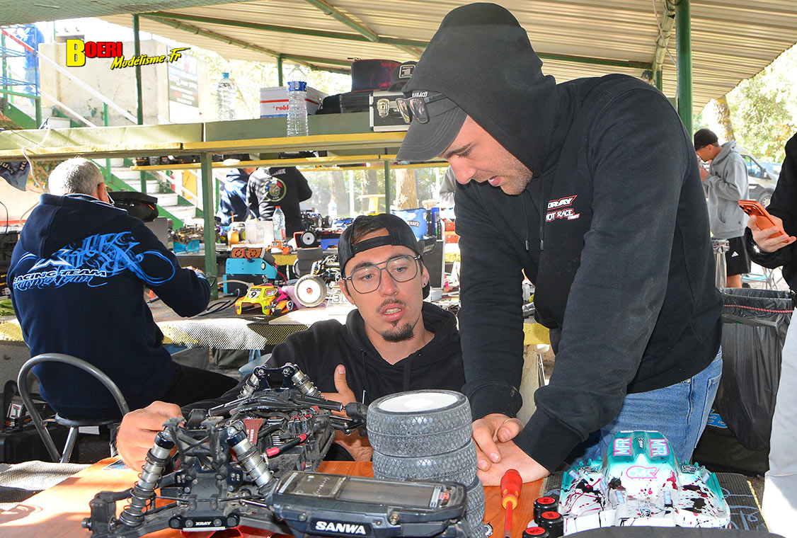 finale du challenge 100% RC de voitures radiocommandées TT 1/8 à Pertuis les 27 et 28 septembre 2025 