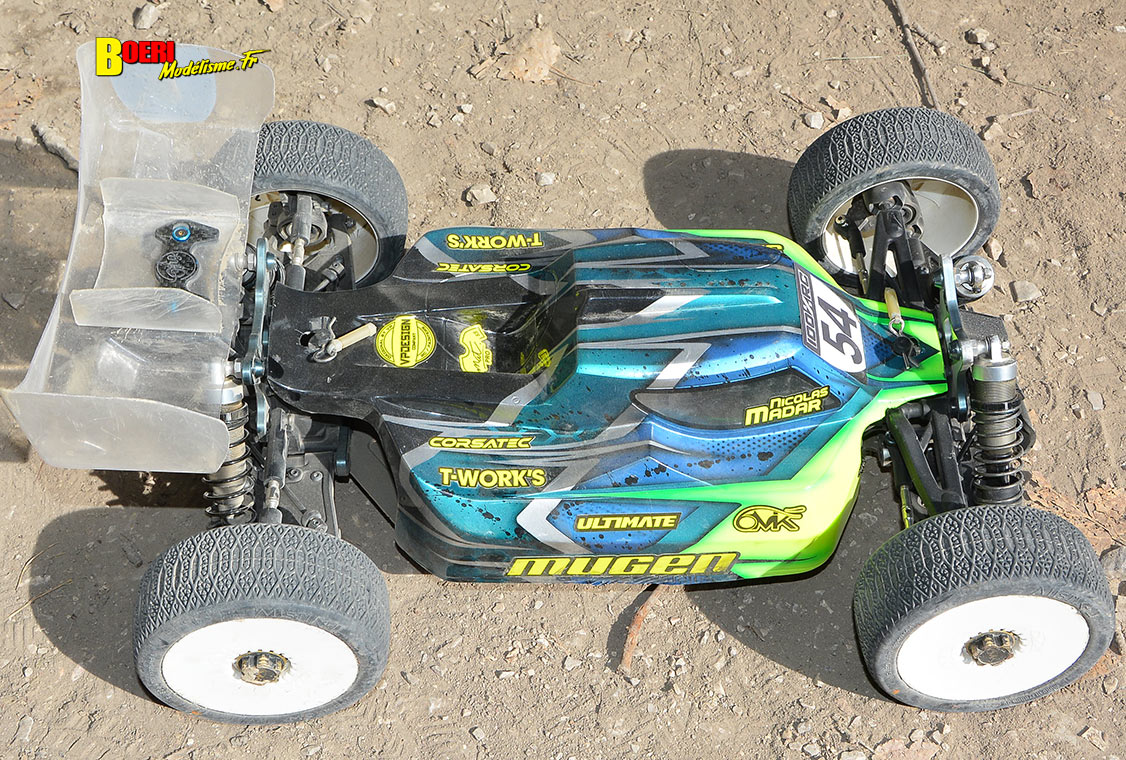 finale du challenge 100% RC de voitures radiocommandées TT 1/8 à Pertuis les 27 et 28 septembre 2025 