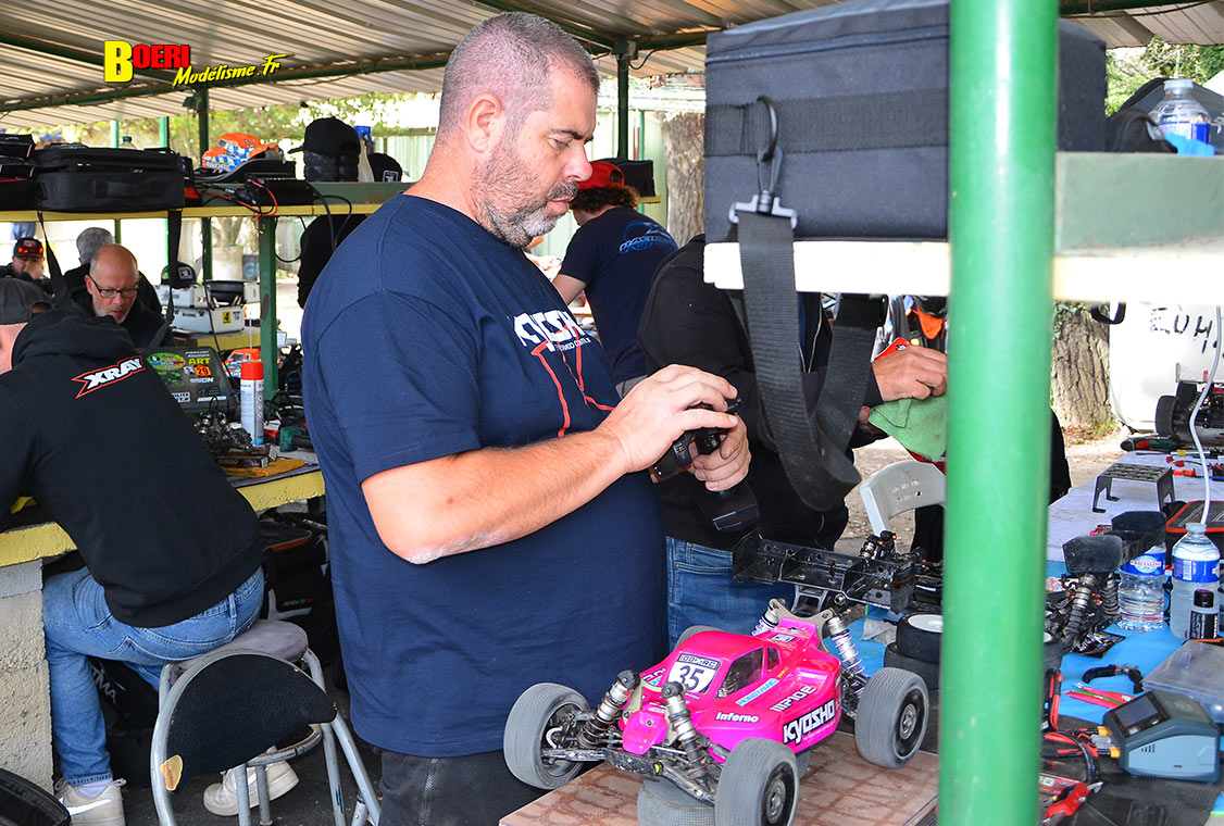 finale du challenge 100% RC de voitures radiocommandées TT 1/8 à Pertuis les 27 et 28 septembre 2025 