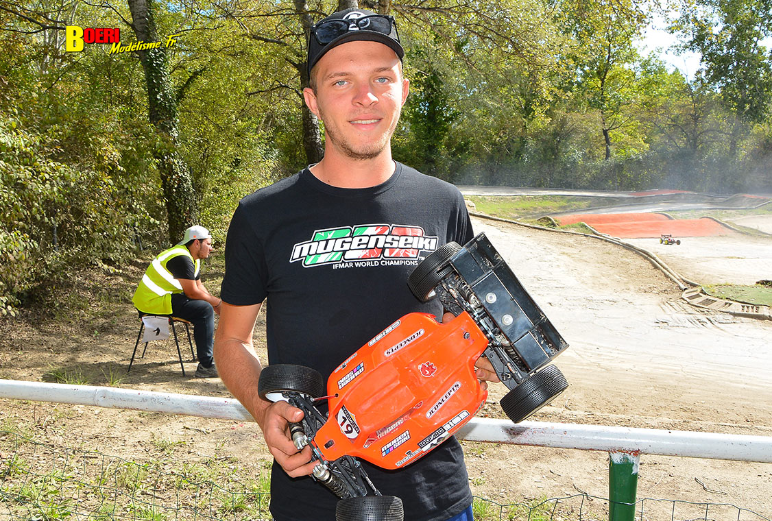 finale du challenge 100% RC de voitures radiocommandées TT 1/8 à Pertuis les 27 et 28 septembre 2025 