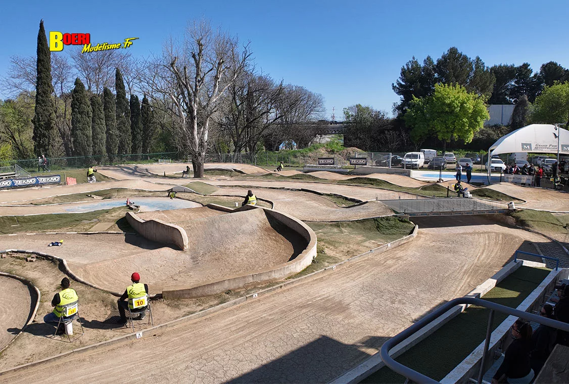 Challenge 100%RC Montpellier : vivez une course de voitures radiocommandées unique avec pilotes passionnés, vitesse extrême et ambiance électrique. Challenge 100%RC Montpellier : vivez une course de voitures radiocommandées unique avec pilotes passionnés, vitesse extrême et ambiance électrique.