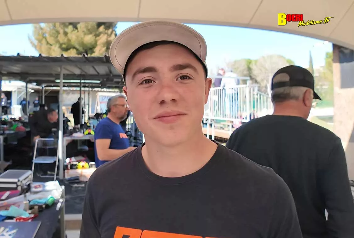 Challenge 100%RC Montpellier : vivez une course de voitures radiocommandées unique avec pilotes passionnés, vitesse extrême et ambiance électrique. Challenge 100%RC Montpellier : vivez une course de voitures radiocommandées unique avec pilotes passionnés, vitesse extrême et ambiance électrique.