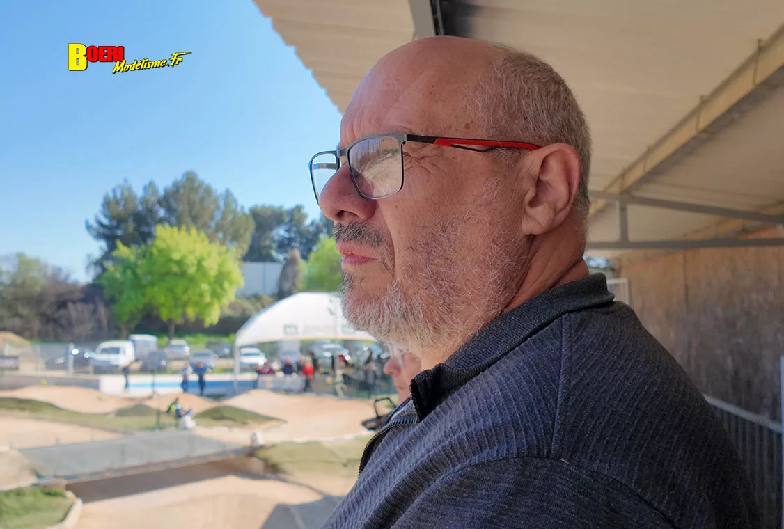 Challenge 100%RC Montpellier : vivez une course de voitures radiocommandées unique avec pilotes passionnés, vitesse extrême et ambiance électrique. Challenge 100%RC Montpellier : vivez une course de voitures radiocommandées unique avec pilotes passionnés, vitesse extrême et ambiance électrique.