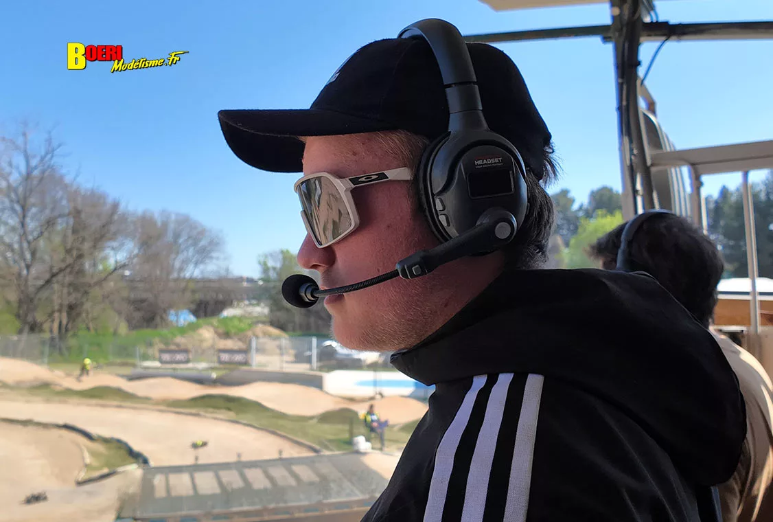 Challenge 100%RC Montpellier : vivez une course de voitures radiocommandées unique avec pilotes passionnés, vitesse extrême et ambiance électrique. Challenge 100%RC Montpellier : vivez une course de voitures radiocommandées unique avec pilotes passionnés, vitesse extrême et ambiance électrique.