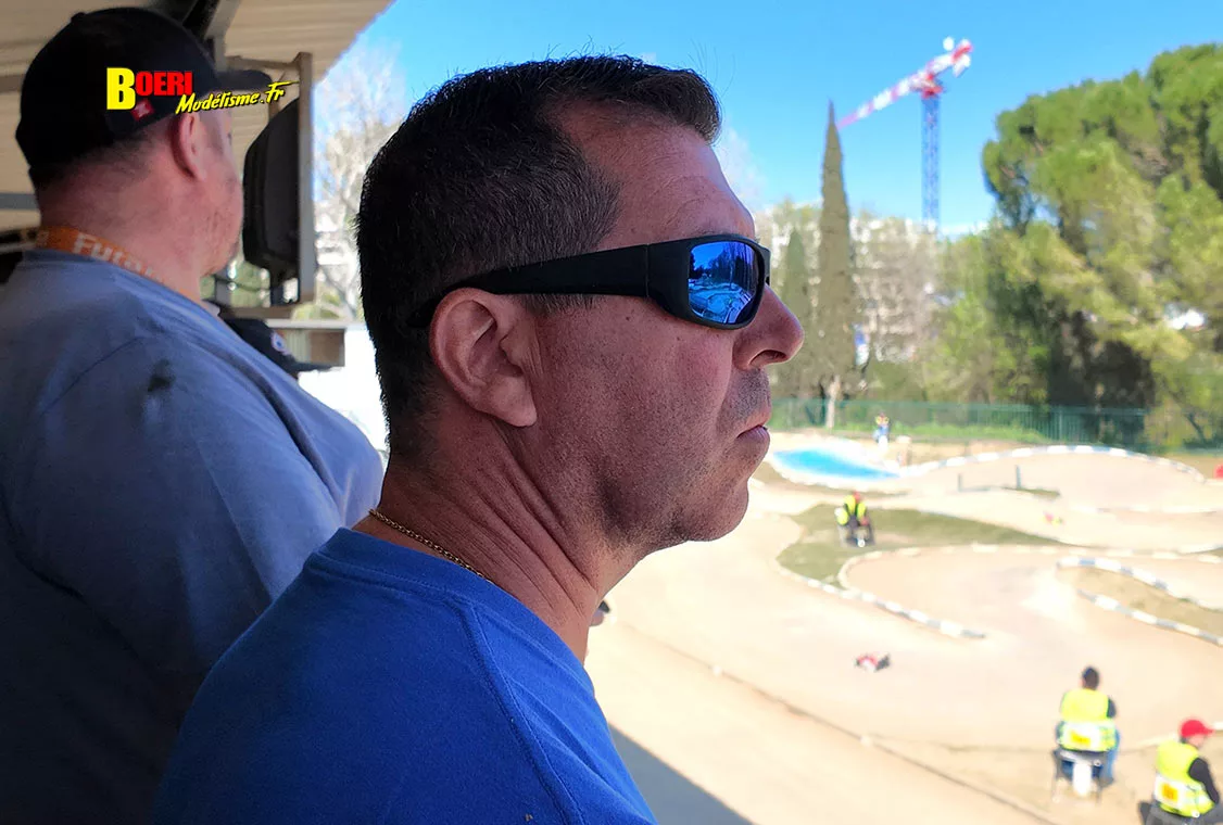 Challenge 100%RC Montpellier : vivez une course de voitures radiocommandées unique avec pilotes passionnés, vitesse extrême et ambiance électrique. Challenge 100%RC Montpellier : vivez une course de voitures radiocommandées unique avec pilotes passionnés, vitesse extrême et ambiance électrique.