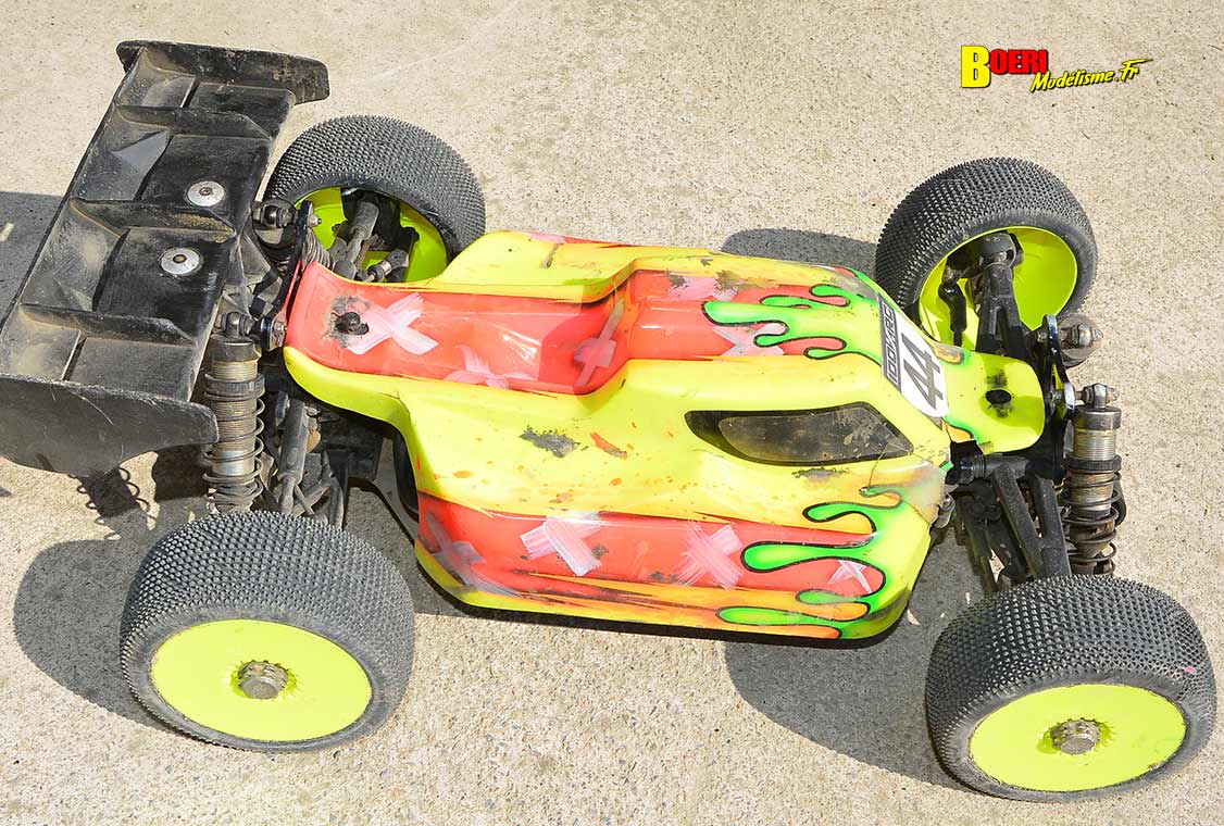 Challenge 100%RC Montpellier : vivez une course de voitures radiocommandées unique avec pilotes passionnés, vitesse extrême et ambiance électrique. Challenge 100%RC Montpellier : vivez une course de voitures radiocommandées unique avec pilotes passionnés, vitesse extrême et ambiance électrique.