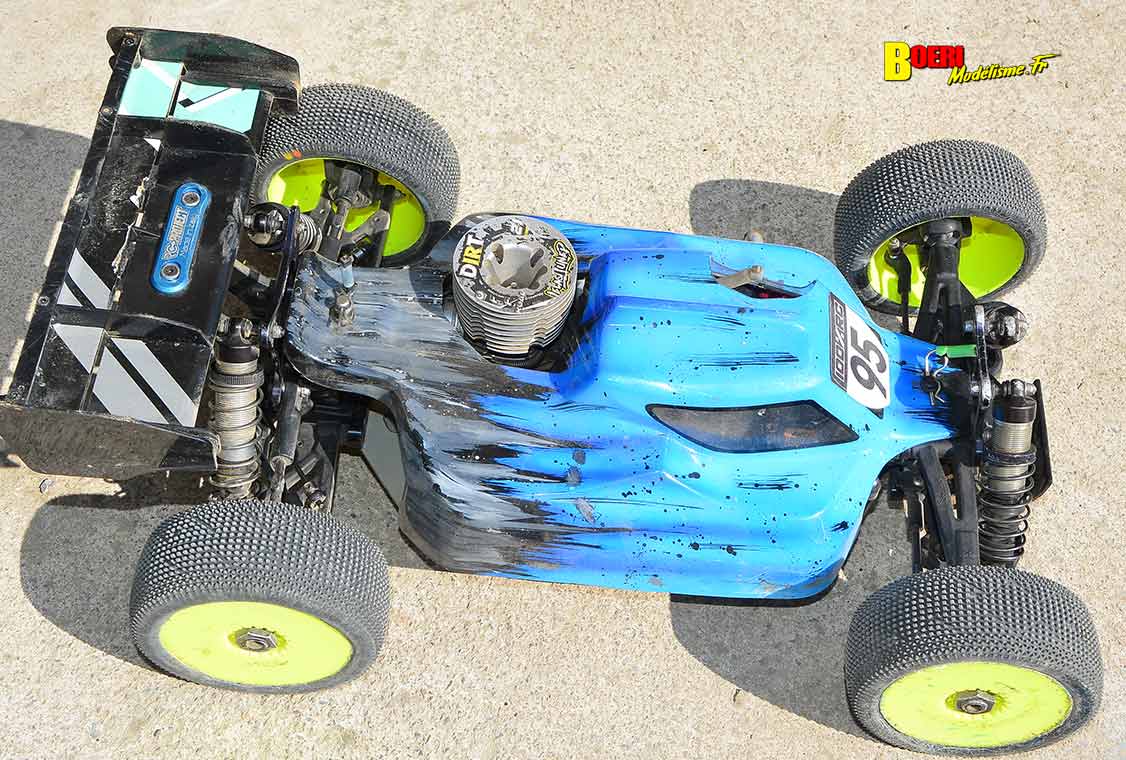 Challenge 100%RC Montpellier : vivez une course de voitures radiocommandées unique avec pilotes passionnés, vitesse extrême et ambiance électrique. Challenge 100%RC Montpellier : vivez une course de voitures radiocommandées unique avec pilotes passionnés, vitesse extrême et ambiance électrique.