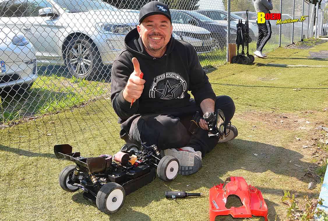 Challenge 100%RC Montpellier : vivez une course de voitures radiocommandées unique avec pilotes passionnés, vitesse extrême et ambiance électrique. Challenge 100%RC Montpellier : vivez une course de voitures radiocommandées unique avec pilotes passionnés, vitesse extrême et ambiance électrique.