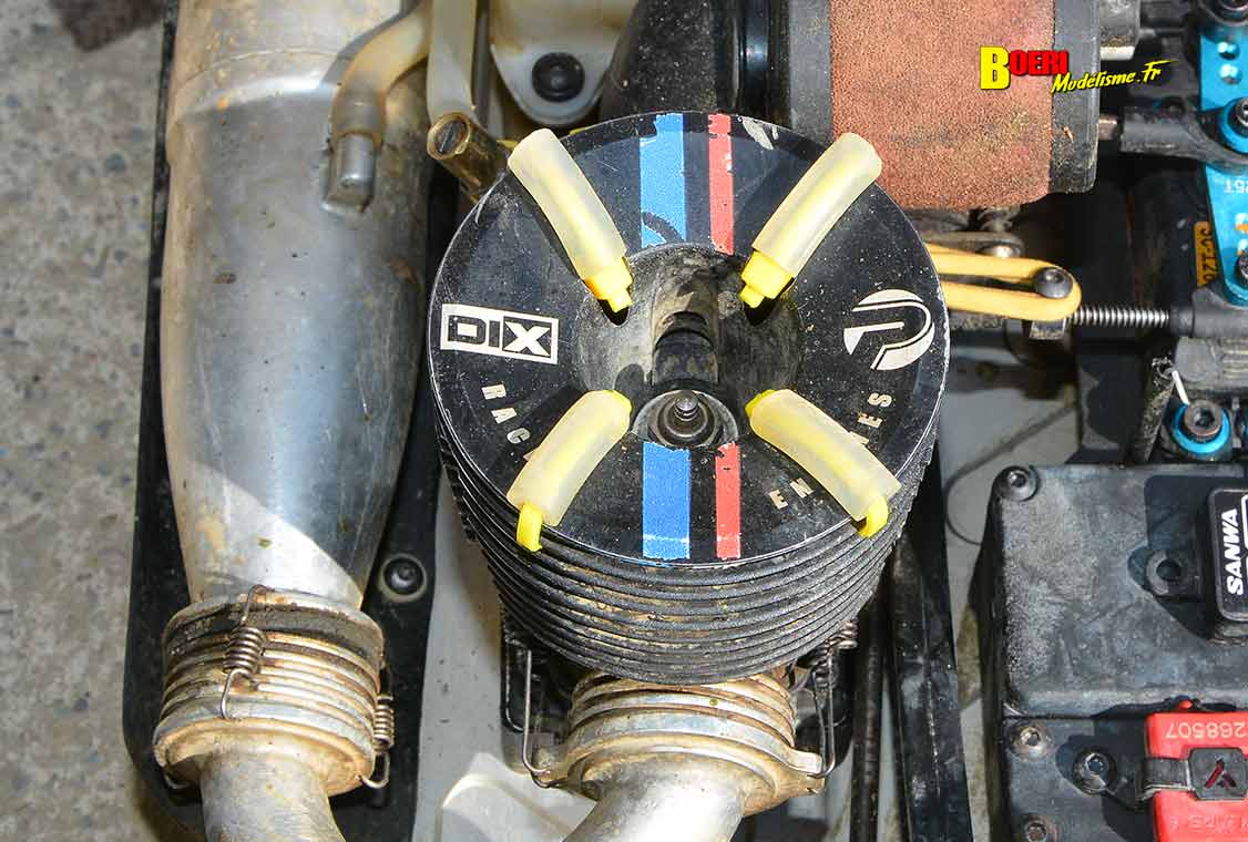 Challenge 100%RC Montpellier : vivez une course de voitures radiocommandées unique avec pilotes passionnés, vitesse extrême et ambiance électrique.