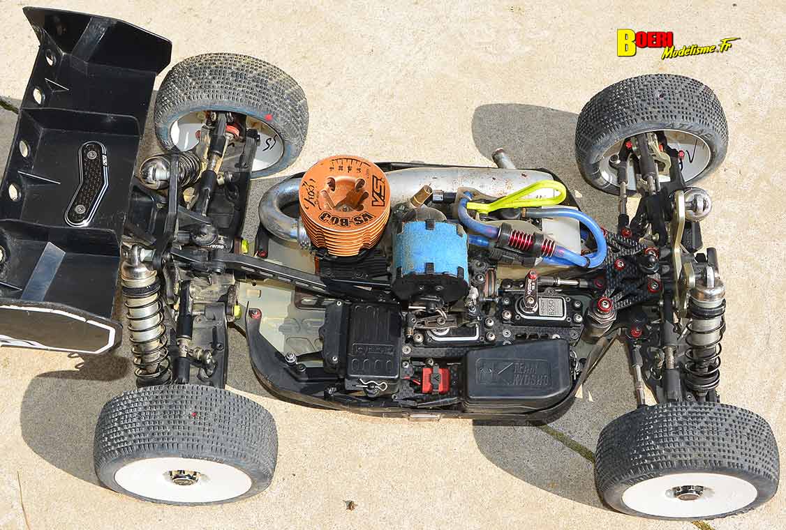 Challenge 100%RC Montpellier : vivez une course de voitures radiocommandées unique avec pilotes passionnés, vitesse extrême et ambiance électrique.