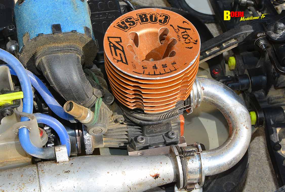 Challenge 100%RC Montpellier : vivez une course de voitures radiocommandées unique avec pilotes passionnés, vitesse extrême et ambiance électrique.