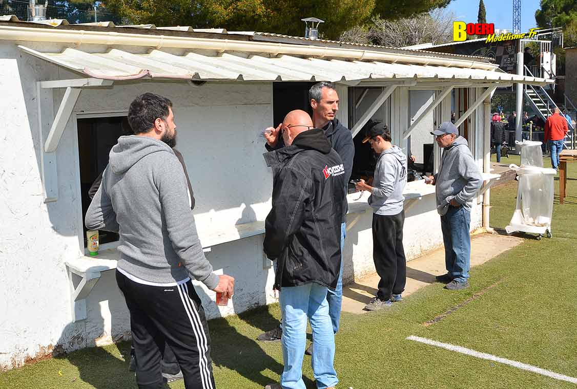 Challenge 100%RC Montpellier : vivez une course de voitures radiocommandées unique avec pilotes passionnés, vitesse extrême et ambiance électrique. Challenge 100%RC Montpellier : vivez une course de voitures radiocommandées unique avec pilotes passionnés, vitesse extrême et ambiance électrique.