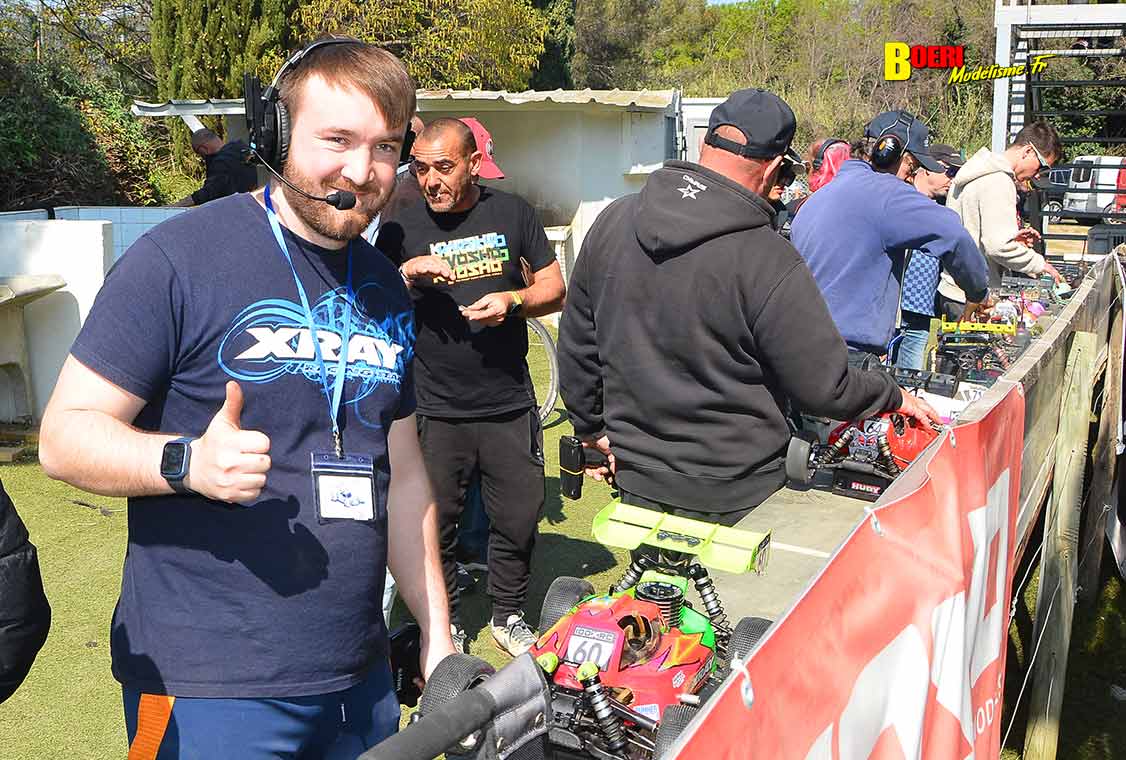 Challenge 100%RC Montpellier : vivez une course de voitures radiocommandées unique avec pilotes passionnés, vitesse extrême et ambiance électrique. Challenge 100%RC Montpellier : vivez une course de voitures radiocommandées unique avec pilotes passionnés, vitesse extrême et ambiance électrique.