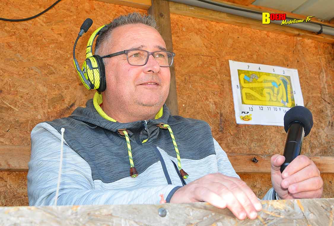 Challenge 100%RC Montpellier : vivez une course de voitures radiocommandées unique avec pilotes passionnés, vitesse extrême et ambiance électrique. Challenge 100%RC Montpellier : vivez une course de voitures radiocommandées unique avec pilotes passionnés, vitesse extrême et ambiance électrique.