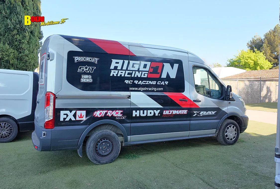 Challenge 100%RC Montpellier : vivez une course de voitures radiocommandées unique avec pilotes passionnés, vitesse extrême et ambiance électrique. Challenge 100%RC Montpellier : vivez une course de voitures radiocommandées unique avec pilotes passionnés, vitesse extrême et ambiance électrique.