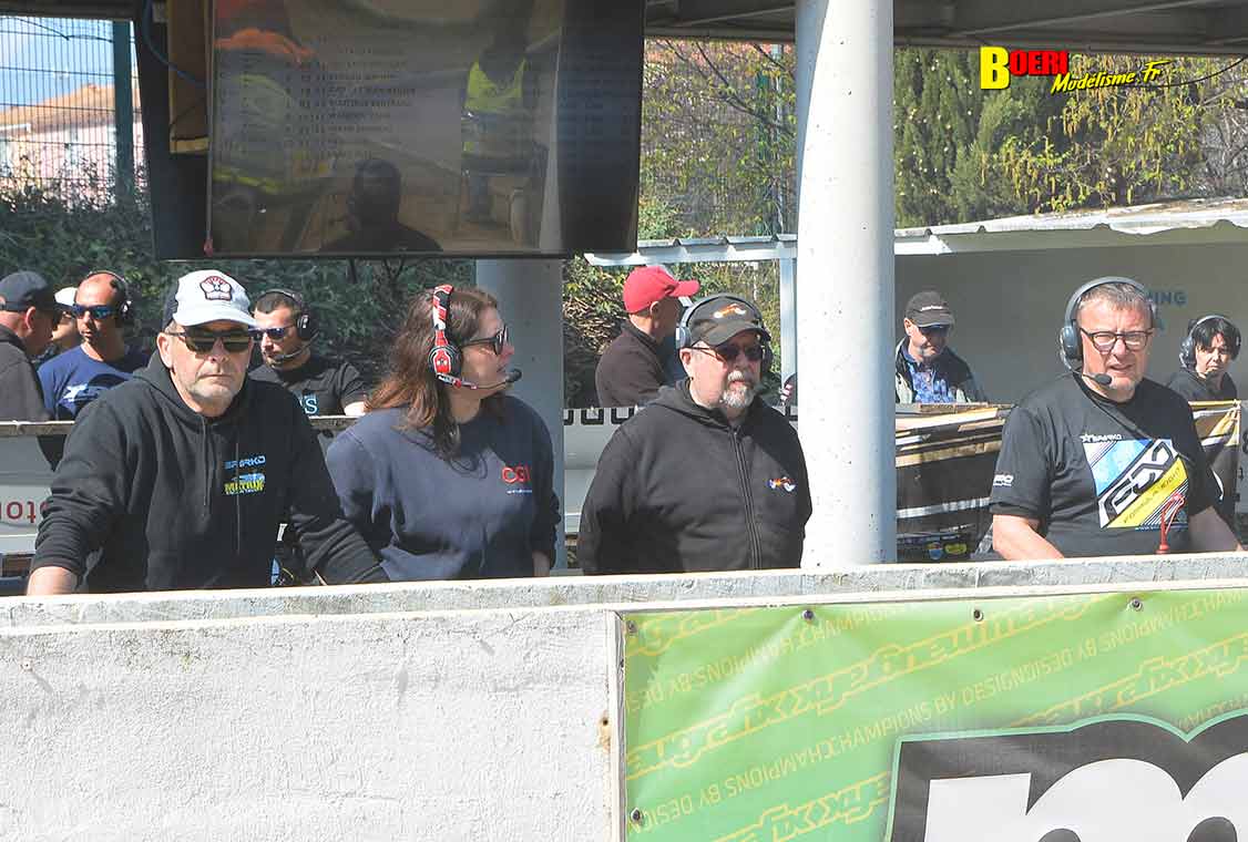 Challenge 100%RC Montpellier : vivez une course de voitures radiocommandées unique avec pilotes passionnés, vitesse extrême et ambiance électrique. Challenge 100%RC Montpellier : vivez une course de voitures radiocommandées unique avec pilotes passionnés, vitesse extrême et ambiance électrique.