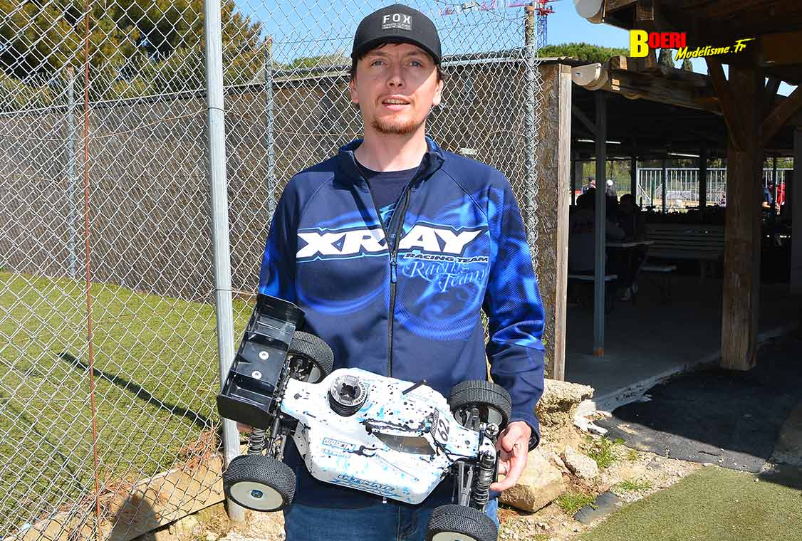 Challenge 100%RC Montpellier : vivez une course de voitures radiocommandées unique avec pilotes passionnés, vitesse extrême et ambiance électrique. Challenge 100%RC Montpellier : vivez une course de voitures radiocommandées unique avec pilotes passionnés, vitesse extrême et ambiance électrique.