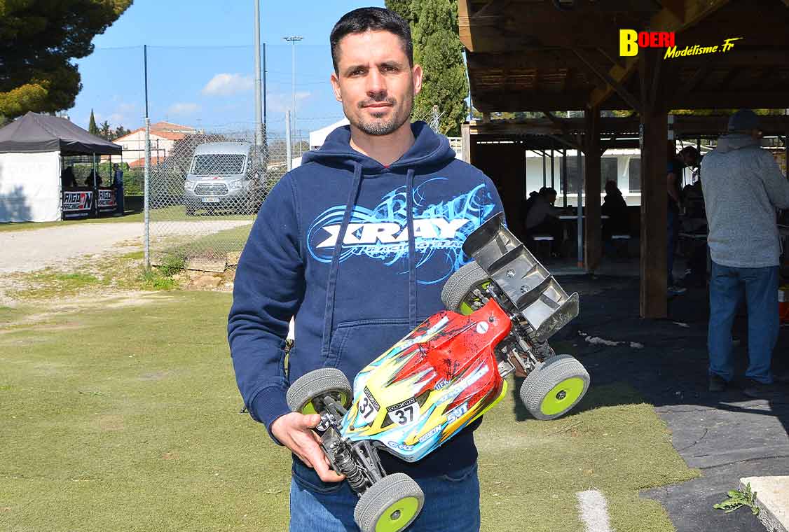 Challenge 100%RC Montpellier : vivez une course de voitures radiocommandées unique avec pilotes passionnés, vitesse extrême et ambiance électrique. Challenge 100%RC Montpellier : vivez une course de voitures radiocommandées unique avec pilotes passionnés, vitesse extrême et ambiance électrique.