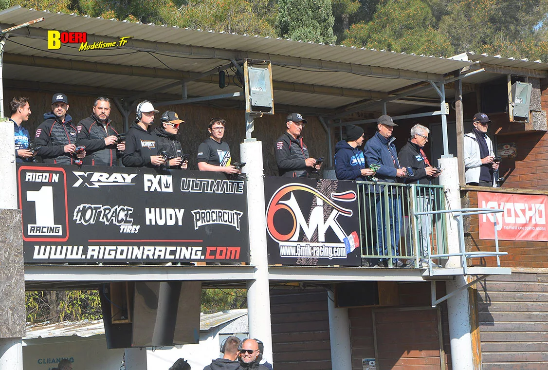 Challenge 100%RC Montpellier : vivez une course de voitures radiocommandées unique avec pilotes passionnés, vitesse extrême et ambiance électrique. Challenge 100%RC Montpellier : vivez une course de voitures radiocommandées unique avec pilotes passionnés, vitesse extrême et ambiance électrique.