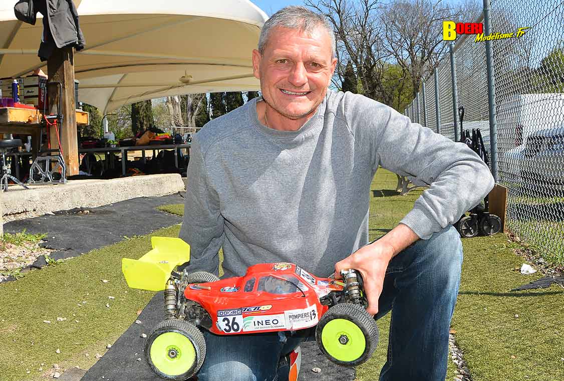 Challenge 100%RC Montpellier : vivez une course de voitures radiocommandées unique avec pilotes passionnés, vitesse extrême et ambiance électrique. Challenge 100%RC Montpellier : vivez une course de voitures radiocommandées unique avec pilotes passionnés, vitesse extrême et ambiance électrique.