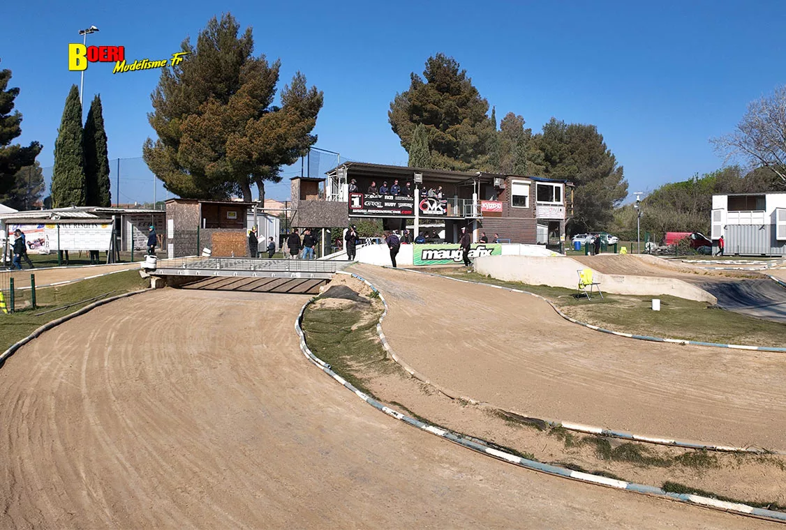 Challenge 100%RC Montpellier : vivez une course de voitures radiocommandées unique avec pilotes passionnés, vitesse extrême et ambiance électrique. Challenge 100%RC Montpellier : vivez une course de voitures radiocommandées unique avec pilotes passionnés, vitesse extrême et ambiance électrique.