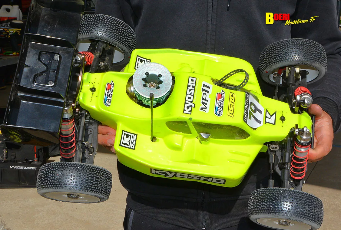 Challenge 100%RC Montpellier : vivez une course de voitures radiocommandées unique avec pilotes passionnés, vitesse extrême et ambiance électrique. Challenge 100%RC Montpellier : vivez une course de voitures radiocommandées unique avec pilotes passionnés, vitesse extrême et ambiance électrique.