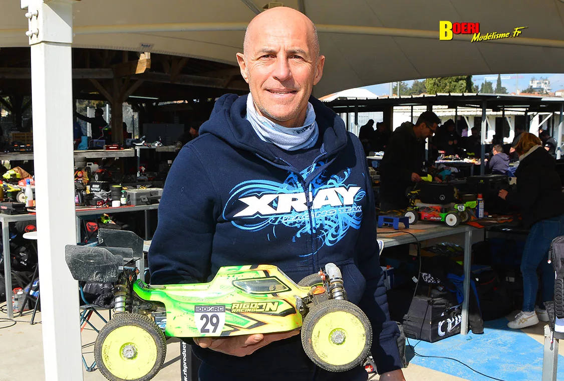 Challenge 100%RC Montpellier : vivez une course de voitures radiocommandées unique avec pilotes passionnés, vitesse extrême et ambiance électrique. Challenge 100%RC Montpellier : vivez une course de voitures radiocommandées unique avec pilotes passionnés, vitesse extrême et ambiance électrique.