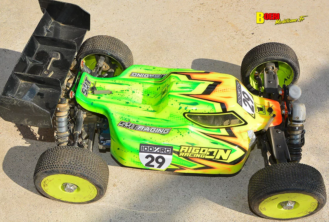 Challenge 100%RC Montpellier : vivez une course de voitures radiocommandées unique avec pilotes passionnés, vitesse extrême et ambiance électrique. Challenge 100%RC Montpellier : vivez une course de voitures radiocommandées unique avec pilotes passionnés, vitesse extrême et ambiance électrique.