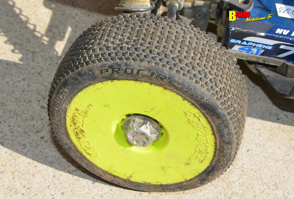 Challenge 100%RC Montpellier : vivez une course de voitures radiocommandées unique avec pilotes passionnés, vitesse extrême et ambiance électrique. Challenge 100%RC Montpellier : vivez une course de voitures radiocommandées unique avec pilotes passionnés, vitesse extrême et ambiance électrique.