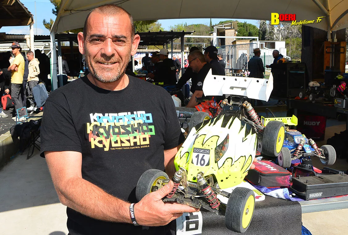 Challenge 100%RC Montpellier : vivez une course de voitures radiocommandées unique avec pilotes passionnés, vitesse extrême et ambiance électrique. Challenge 100%RC Montpellier : vivez une course de voitures radiocommandées unique avec pilotes passionnés, vitesse extrême et ambiance électrique.