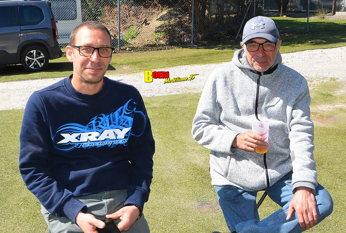 Challenge 100%RC Montpellier : vivez une course de voitures radiocommandées unique avec pilotes passionnés, vitesse extrême et ambiance électrique. Challenge 100%RC Montpellier : vivez une course de voitures radiocommandées unique avec pilotes passionnés, vitesse extrême et ambiance électrique.