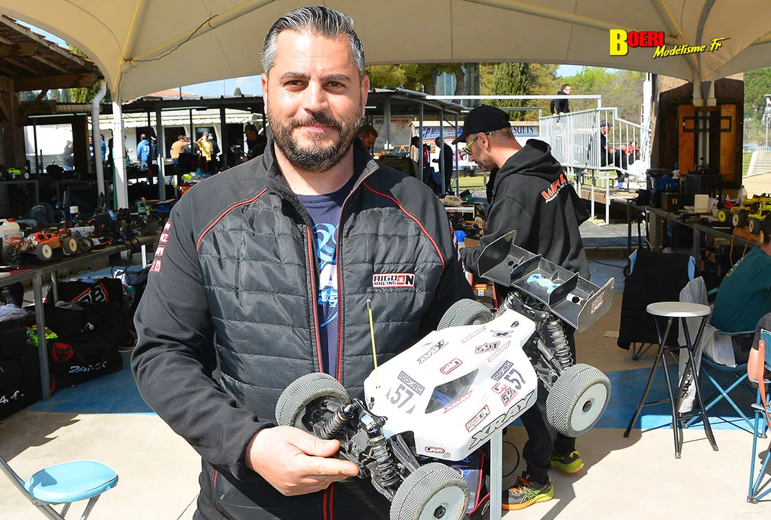 Challenge 100%RC Montpellier : vivez une course de voitures radiocommandées unique avec pilotes passionnés, vitesse extrême et ambiance électrique. Challenge 100%RC Montpellier : vivez une course de voitures radiocommandées unique avec pilotes passionnés, vitesse extrême et ambiance électrique.