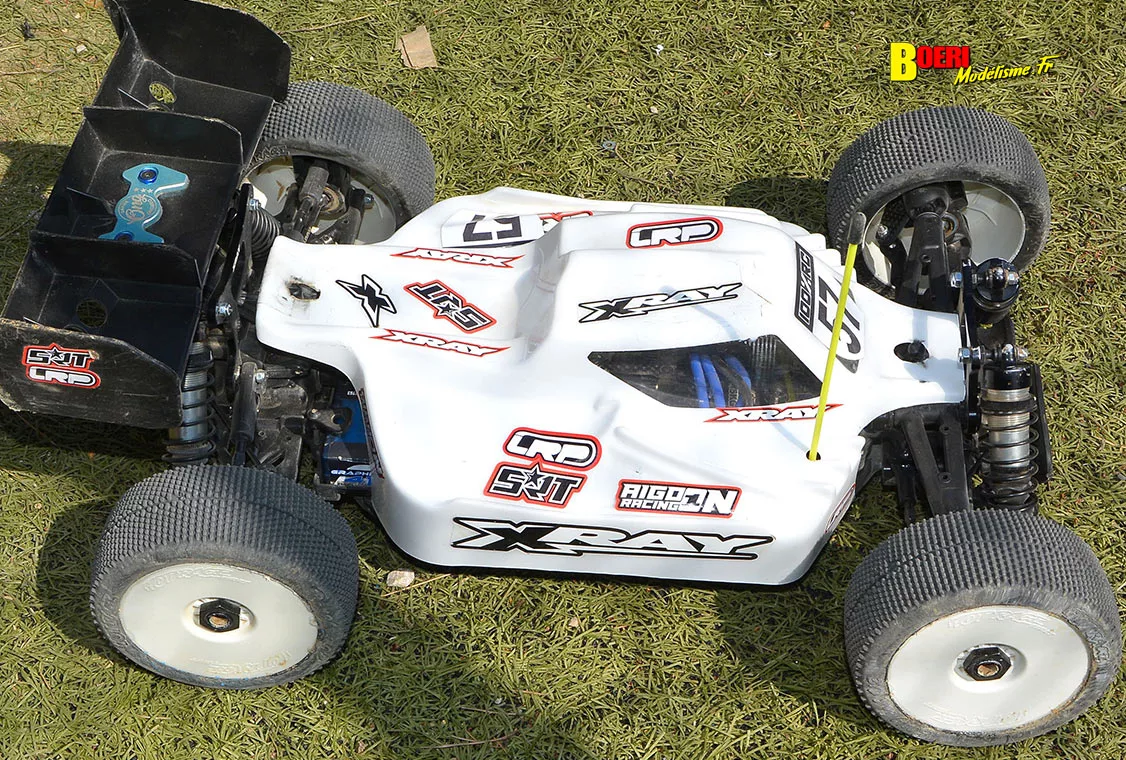 Challenge 100%RC Montpellier : vivez une course de voitures radiocommandées unique avec pilotes passionnés, vitesse extrême et ambiance électrique. Challenge 100%RC Montpellier : vivez une course de voitures radiocommandées unique avec pilotes passionnés, vitesse extrême et ambiance électrique.