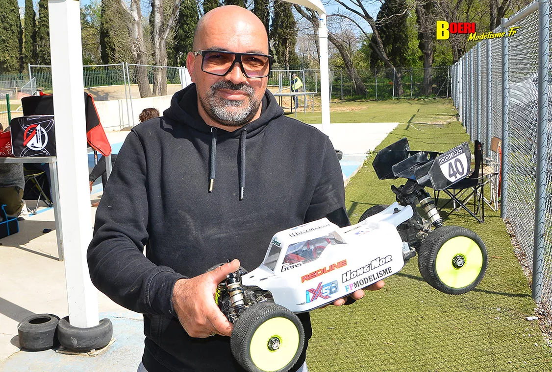 Challenge 100%RC Montpellier : vivez une course de voitures radiocommandées unique avec pilotes passionnés, vitesse extrême et ambiance électrique. Challenge 100%RC Montpellier : vivez une course de voitures radiocommandées unique avec pilotes passionnés, vitesse extrême et ambiance électrique.