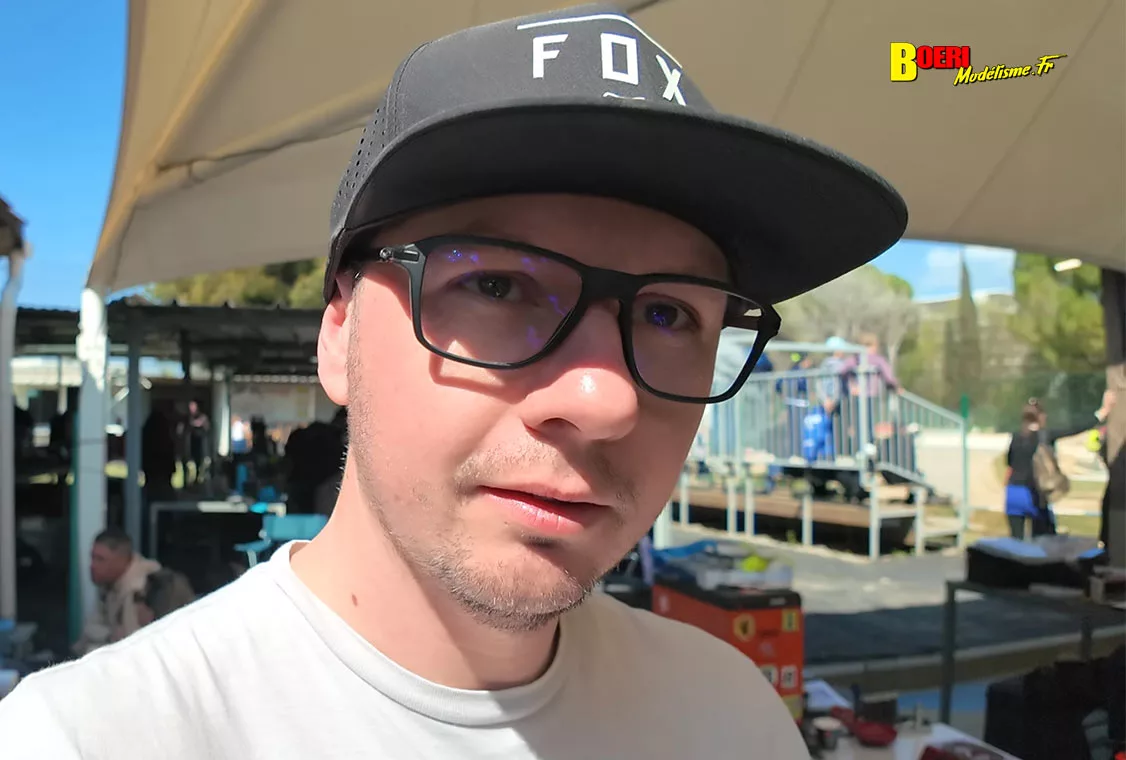 Challenge 100%RC Montpellier : vivez une course de voitures radiocommandées unique avec pilotes passionnés, vitesse extrême et ambiance électrique. Challenge 100%RC Montpellier : vivez une course de voitures radiocommandées unique avec pilotes passionnés, vitesse extrême et ambiance électrique.