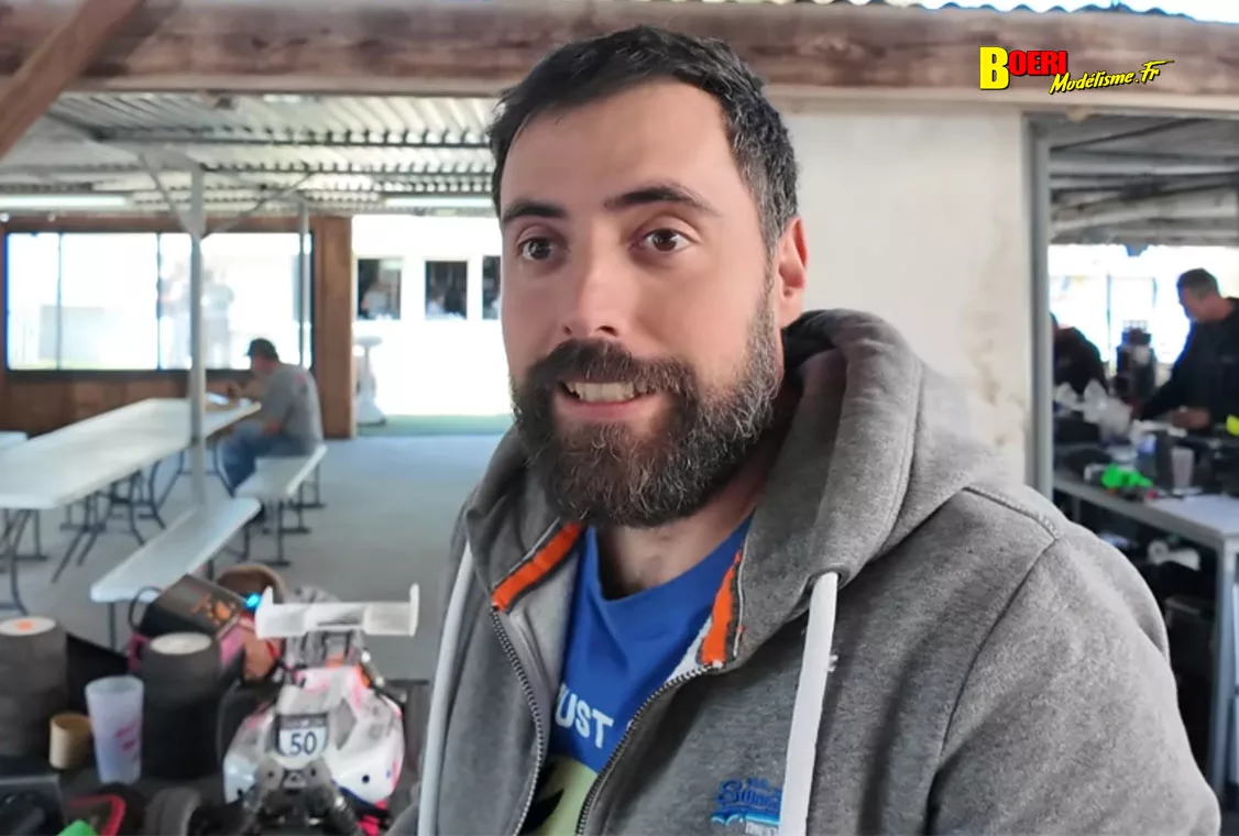 Challenge 100%RC Montpellier : vivez une course de voitures radiocommandées unique avec pilotes passionnés, vitesse extrême et ambiance électrique. Challenge 100%RC Montpellier : vivez une course de voitures radiocommandées unique avec pilotes passionnés, vitesse extrême et ambiance électrique.