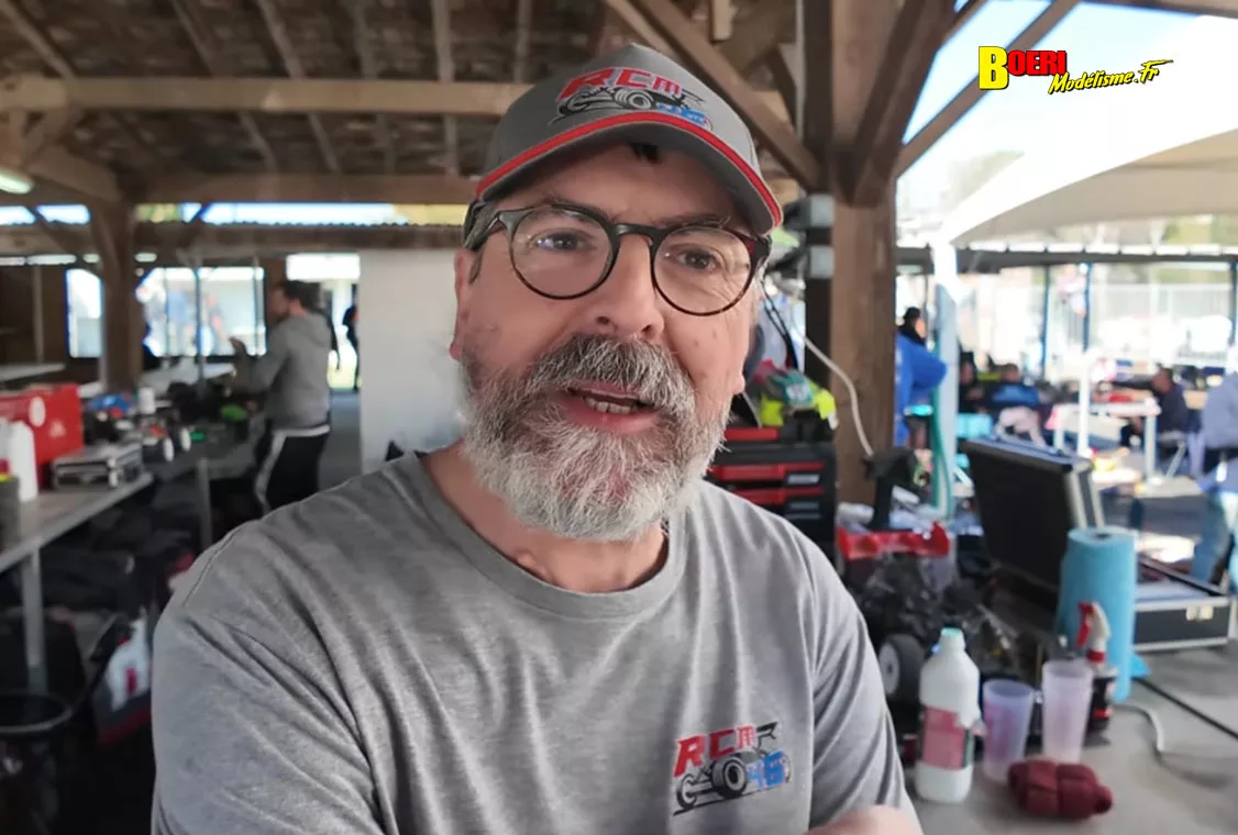 Challenge 100%RC Montpellier : vivez une course de voitures radiocommandées unique avec pilotes passionnés, vitesse extrême et ambiance électrique. Challenge 100%RC Montpellier : vivez une course de voitures radiocommandées unique avec pilotes passionnés, vitesse extrême et ambiance électrique.