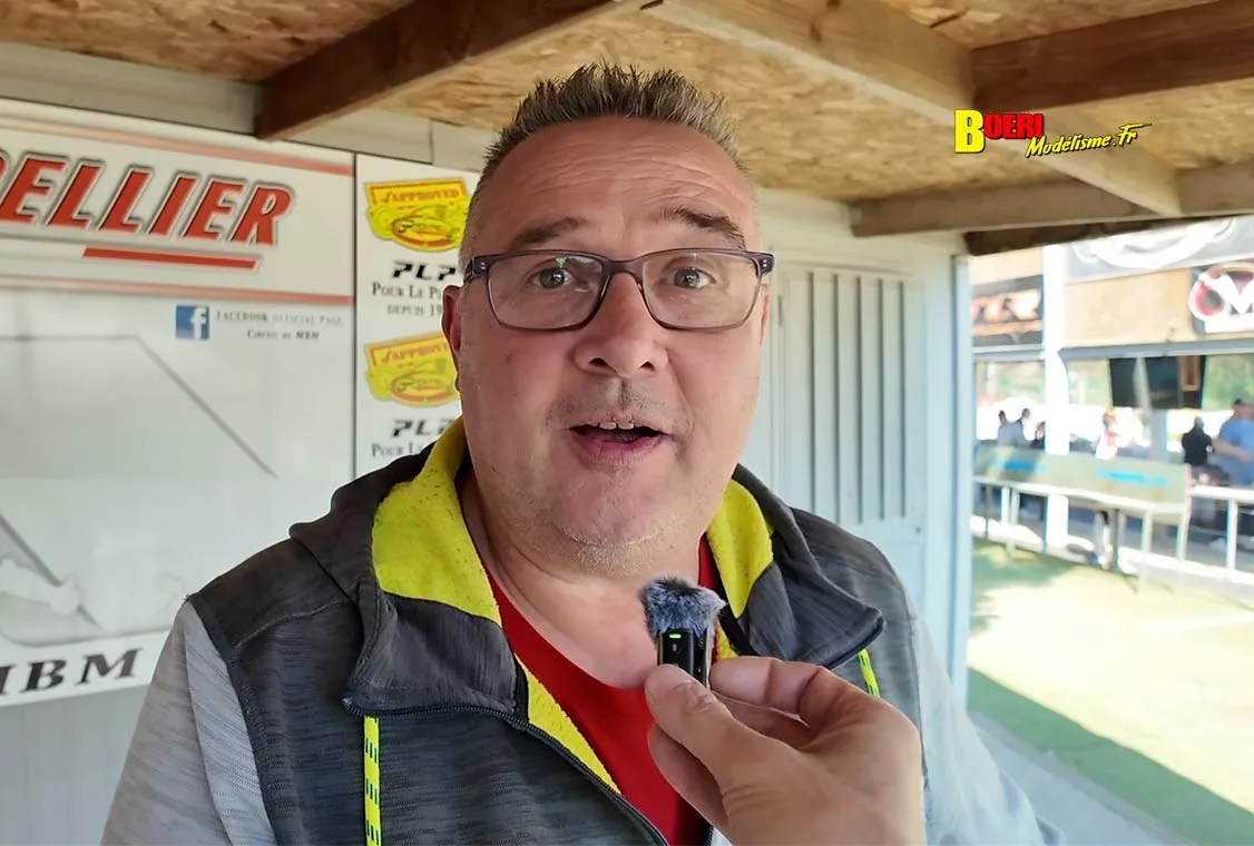 Challenge 100%RC Montpellier : vivez une course de voitures radiocommandées unique avec pilotes passionnés, vitesse extrême et ambiance électrique. Challenge 100%RC Montpellier : vivez une course de voitures radiocommandées unique avec pilotes passionnés, vitesse extrême et ambiance électrique.